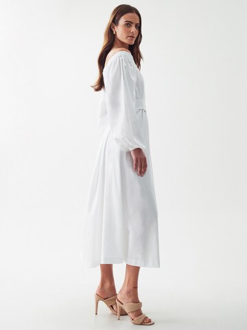 Willa Jurk 'LEETONMIDIDRESS' in Wit