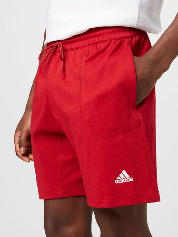 Regular Pantaloni sport 'Donovan Mitchell' de la ADIDAS SPORTSWEAR pe roșu