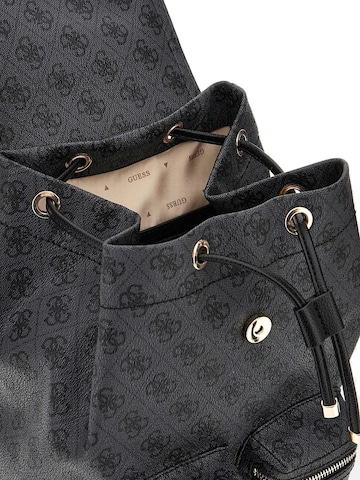 GUESS Rucksack 'Manhattan Ii Flap Backpack'‌‌‌‌‌ in Schwarz