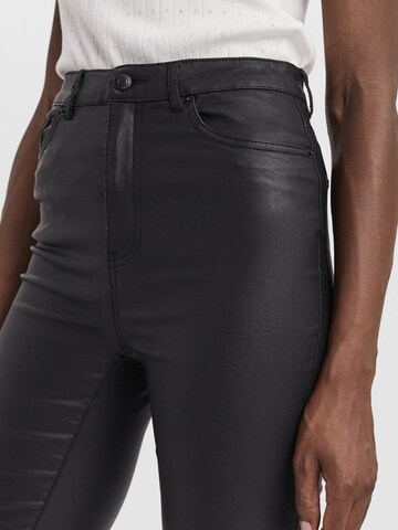 Vero Moda Tall Skinny Kalhoty 'SANDRA' – černá