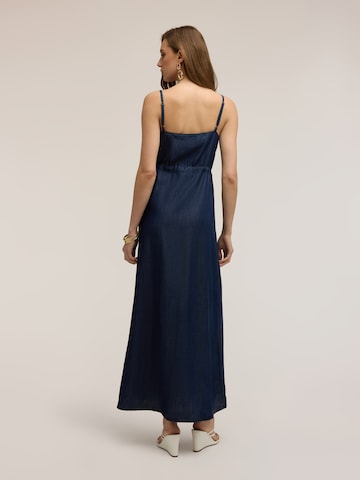 Robe MOTIVI en bleu