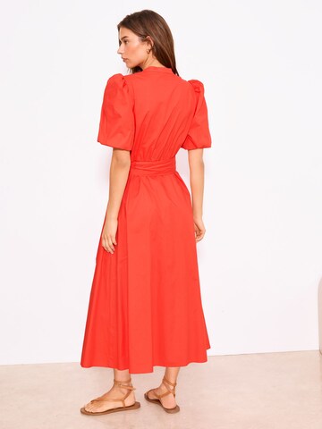 Lipsy - Vestidos camiseiros em vermelho