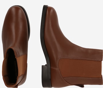 TOMMY HILFIGER Chelsea Boots in Brown