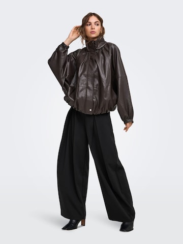 ONLY Vat Pantalon 'ONLYasmine' in Zwart