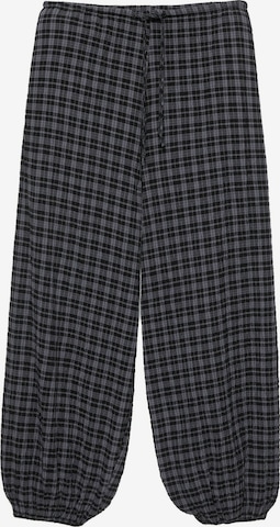 Pull&Bear Tapered Housut värissä musta: etupuoli