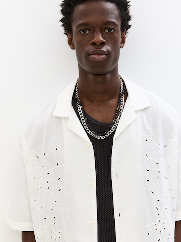 Comfort Fit Cămașă de la Pull&Bear pe alb
