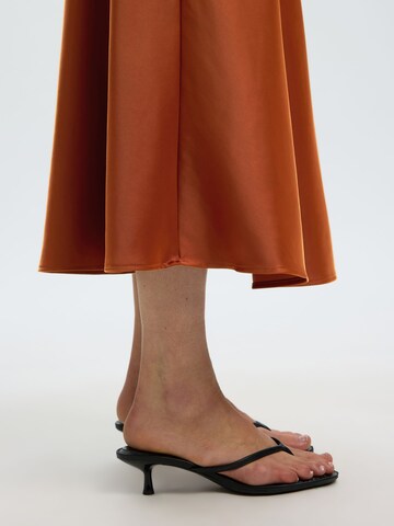 SELECTED - Falda en rojo