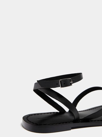 Pull&Bear Sandalen met riem in Zwart