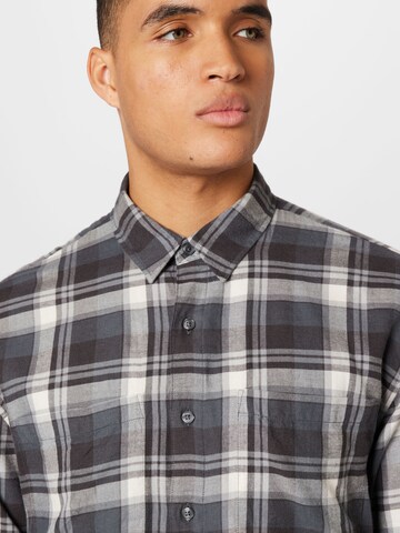 Abercrombie & Fitch Regular fit Button Up Shirt in Black