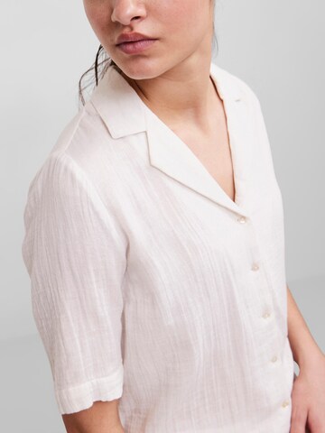 Camicia da donna 'Stina' di PIECES in bianco