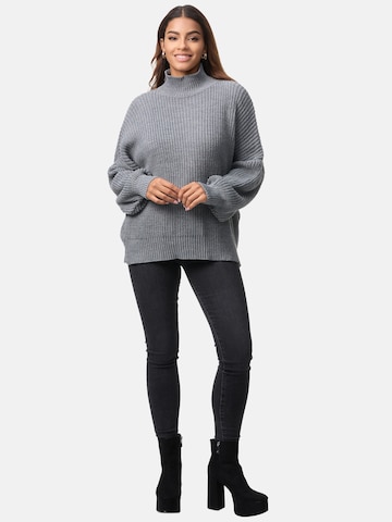 Pullover di Elara in grigio