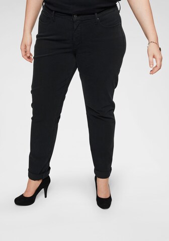 Levi's® Plus Skinny Jeans in Schwarz: predná strana