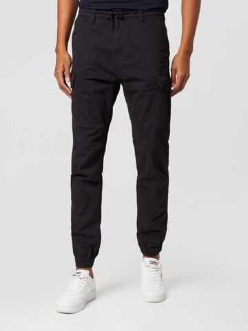 Vintage Industries Tapered Cargo trousers in Black: front