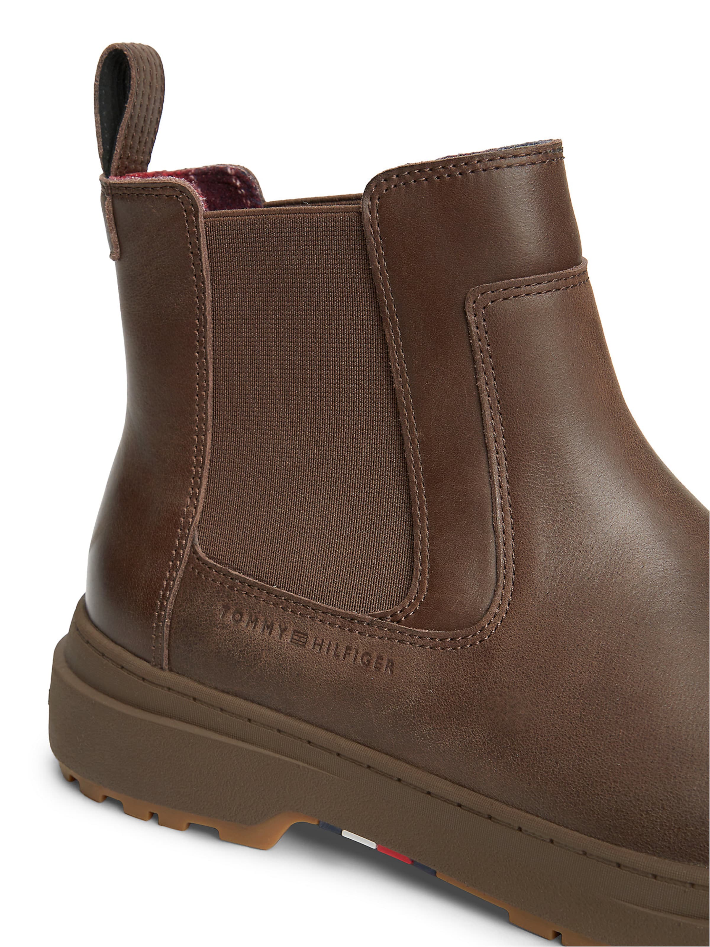 TOMMY HILFIGER Chelsea Boots in Braun