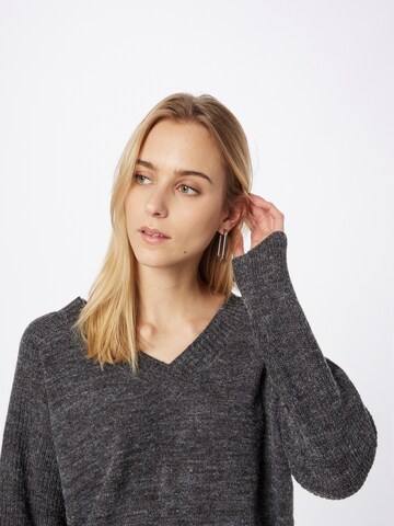ICHI - Pullover em cinzento