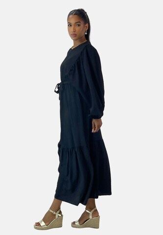 Elara Kjole 'Abaya' i sort