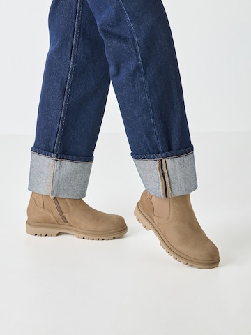 Tamaris Chelsea boots in Brown: front