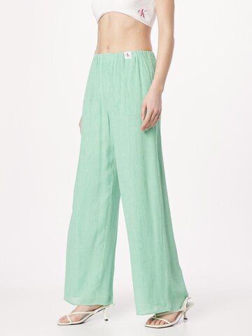 Calvin Klein Jeans Широки крачоли Панталон в зелено: отпред