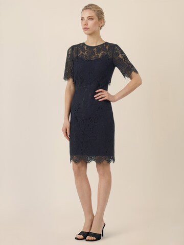 APART Kleid in Blau