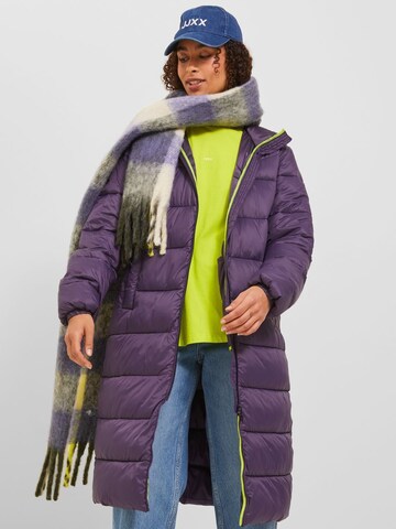 Manteau d’hiver 'Nora' JJXX en violet : devant