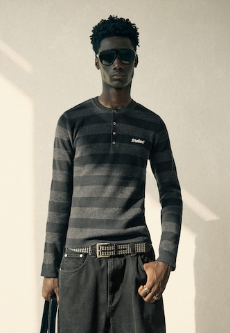 Sweat-shirt Bershka en gris : devant