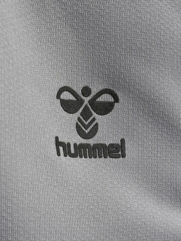 Hummel Sportsweatjacke in Grau