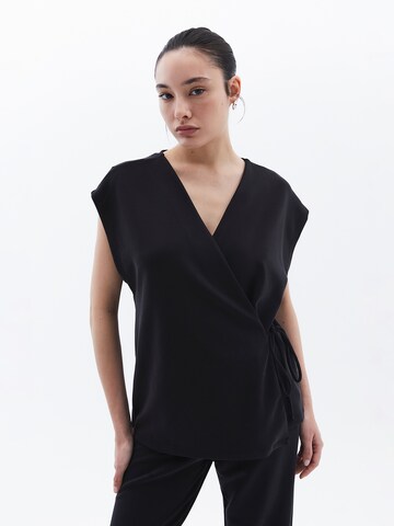 Camicia da donna di OXXO in nero: frontale