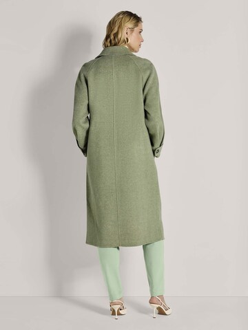 MADELEINE Tussenmantel in Groen