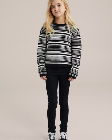 WE Fashion Sweater in Black