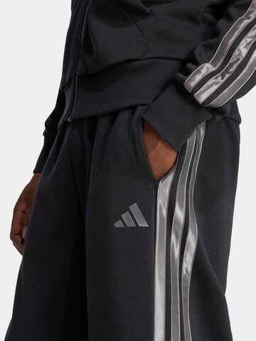 ADIDAS SPORTSWEAR Zúžený Sportovní kalhoty 'ESS' – černá
