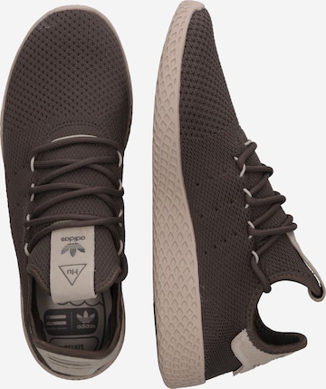 ADIDAS ORIGINALS Sneaker low 'Hu' i grå