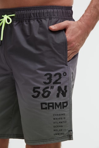 CAMP DAVID Beachshorts mit Farbverlauf und Print in Schwarz