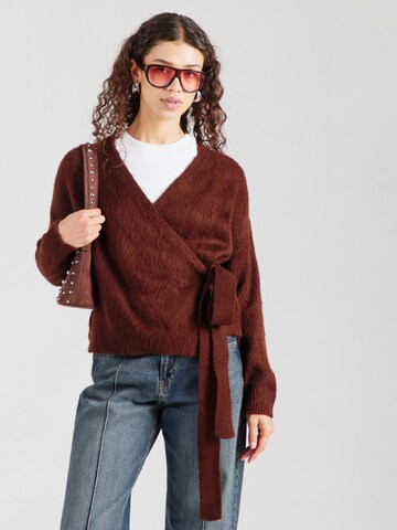 Pull-over miss goodlife en marron : devant