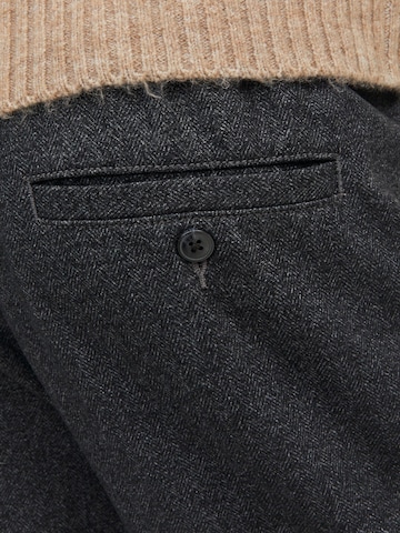 regular Pantaloni con pieghe 'KARL' di JACK & JONES in grigio