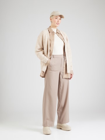 Wide leg Pantaloni con pieghe 'VIVARONE' di VILA in grigio