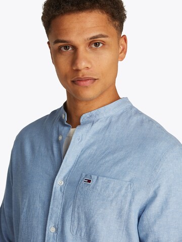 Tommy Jeans Regular fit Button Up Shirt in Blue