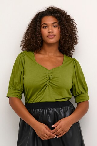 T-shirt 'Sissy' KAFFE CURVE en vert : devant