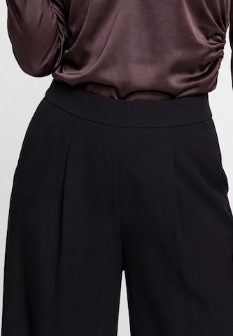 faina Loose fit Pleat-Front Pants in Black