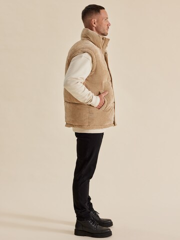 DAN FOX APPAREL Weste 'Taha ' in Beige