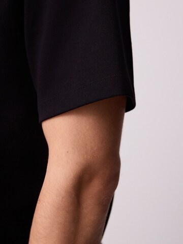 Tricou de la Next pe negru