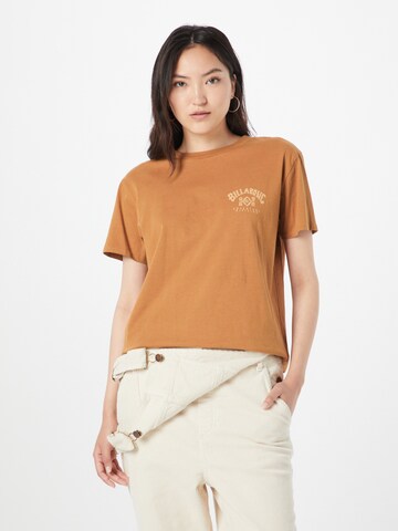 T-shirt fonctionnel BILLABONG en marron : devant