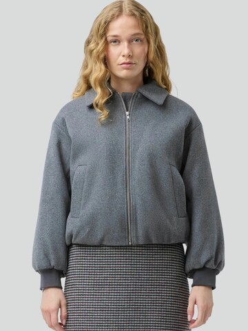 modström Jacket ' Ommimd ' in Grau: Vorderseite