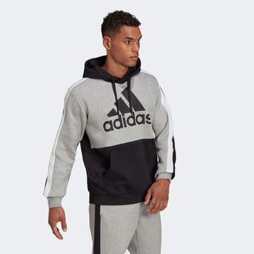 ADIDAS SPORTSWEAR Sweatshirt 'Essentials Colorblock Fleece' in Schwarz