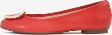 Ballerina di Kazar in rosso: frontale