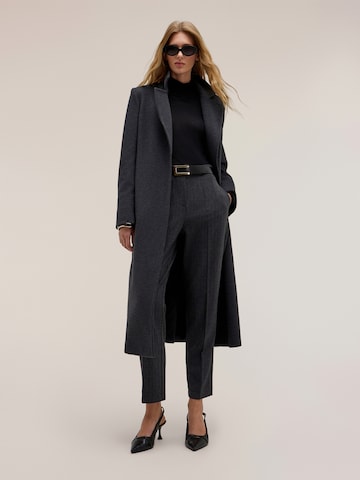 Pantaloni di MOTIVI in grigio