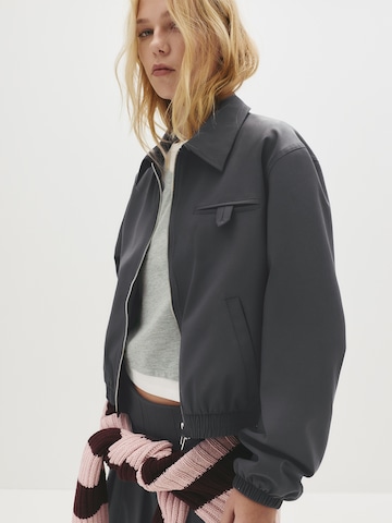 Pull&Bear Övergångsjacka i grå: framsida