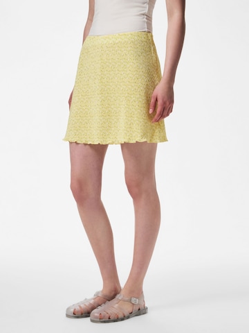 PIECES - Falda 'FLORA' en amarillo: frente