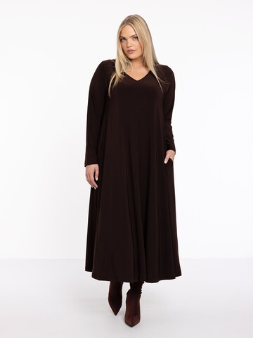 Yoek Kleid in Braun