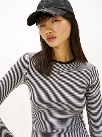 Tommy Jeans Shirt 'ESSENTIAL' in Schwarz
