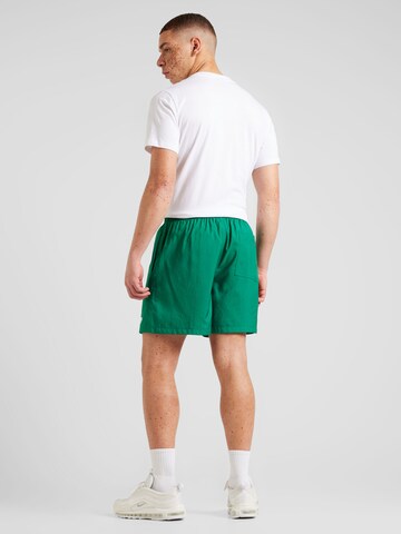 Nike Sportswear Loosefit Shorts 'CLUB' in Grün